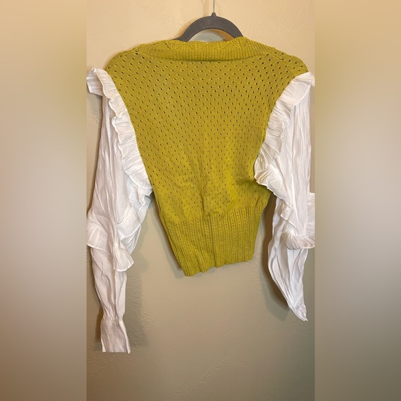 Green and white button up blouse with ruffle sleeve - Picture 4 of 4